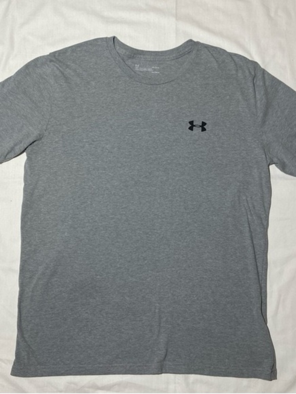 Under Armour - Men’s Shirt - Heat Gear Grey Tshirt - Size Medium